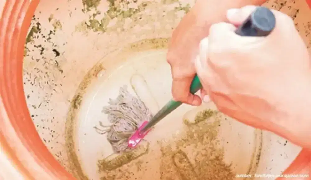 Jasa membersihkan toren air