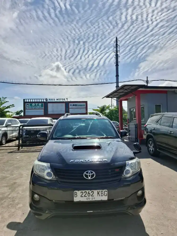 Fortuner 2014 TRD manual. Km 139rb