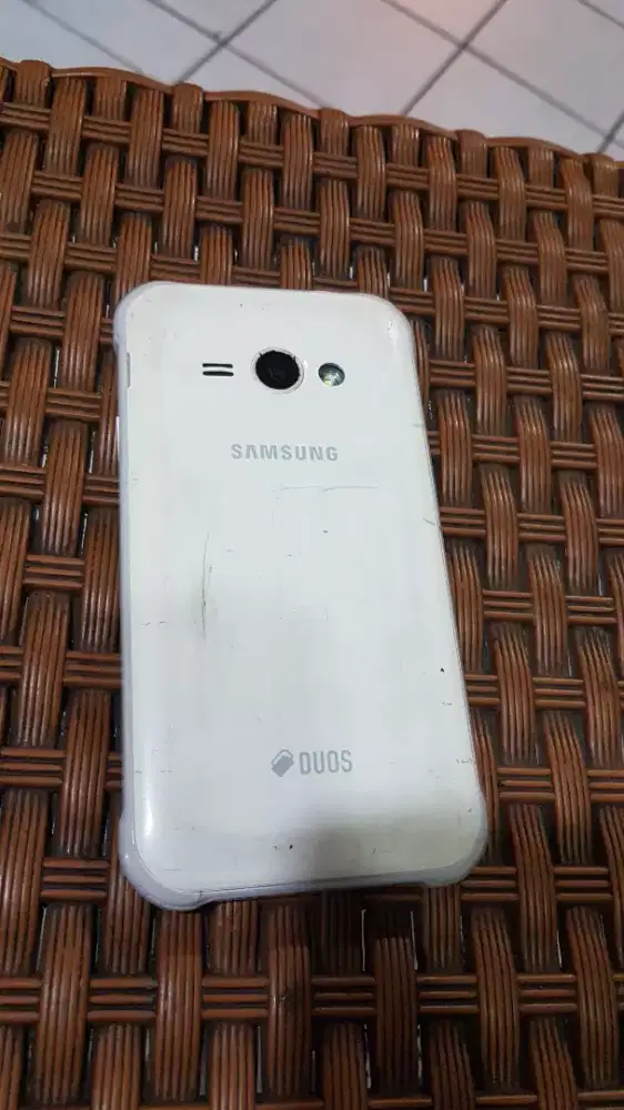 Samsung j1 ace seri j111f norml siap pake