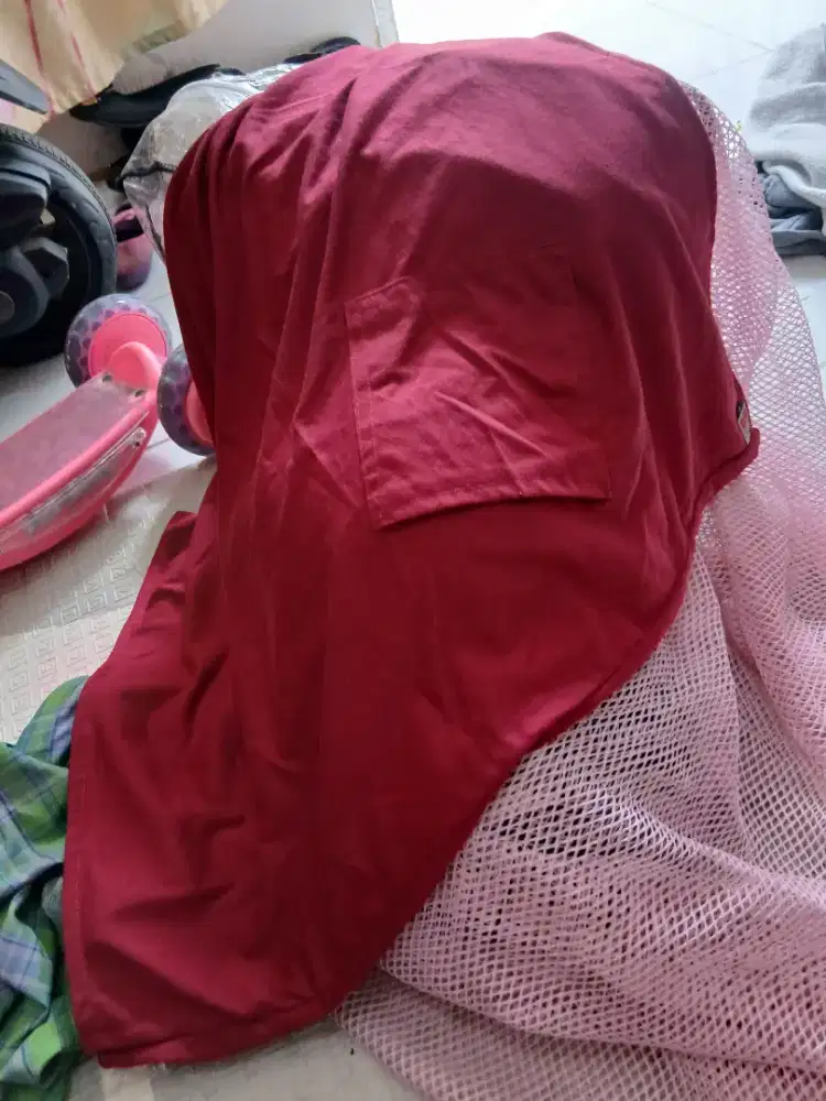 Gendongan bayi sama kelambu
