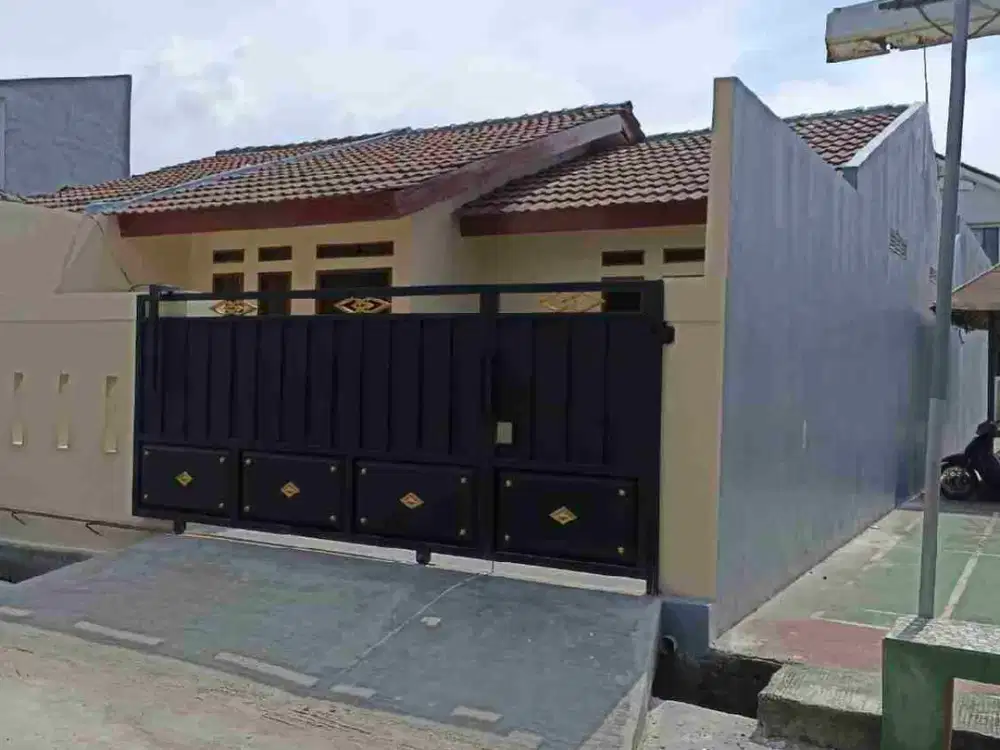 Dijual Rumah Strategis Bagus di  Bulevard Hijau Harapan Indah  Bekasi