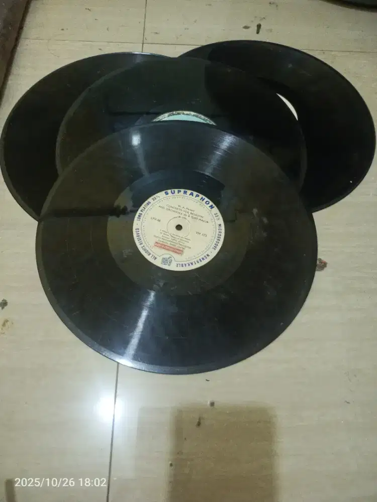 piringan hitam vintage 4 buah