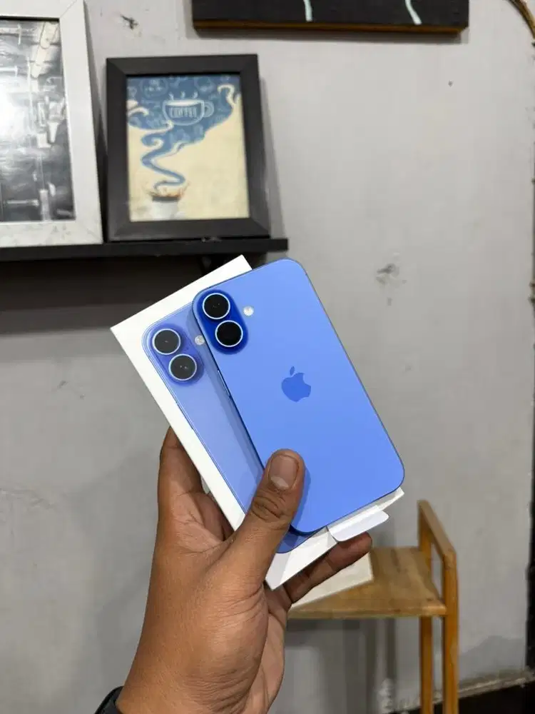 iPhone 16 128GB Ultramarine Like New Garansi Resmi 7 Bulan lagi