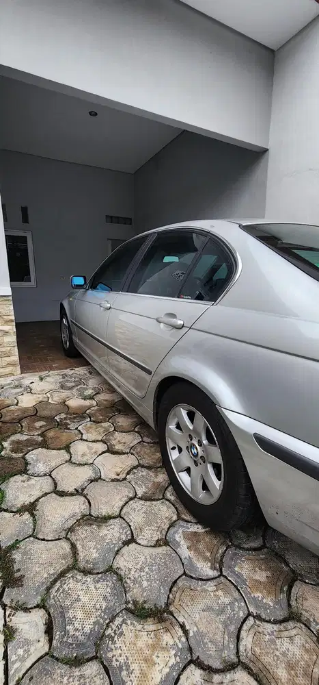 BMW 318i 2004 Bensin