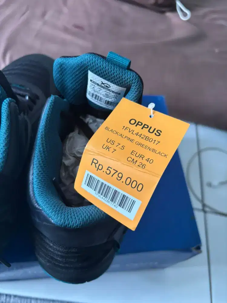 Sepatu voli merek fixch ukuran 40