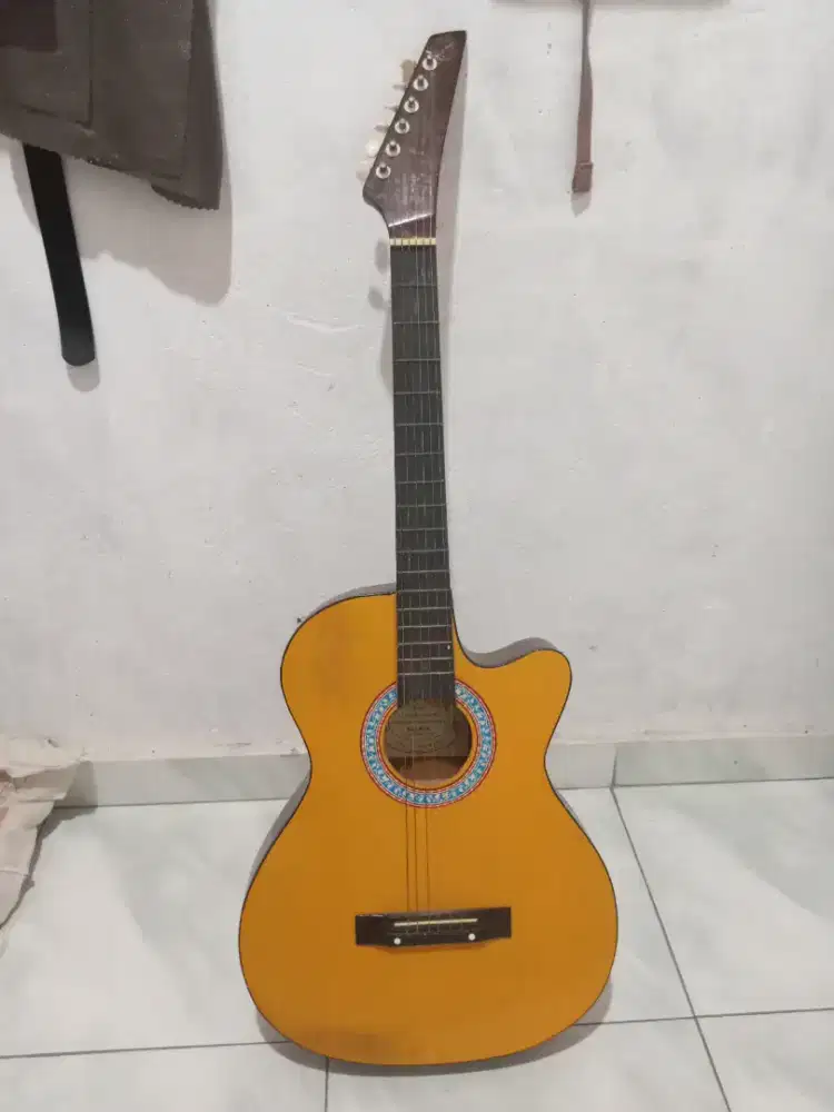 Gitar Akustik Bekas