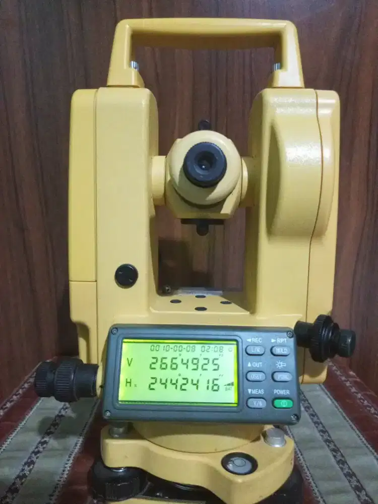 DIGITAL THEODOLITE