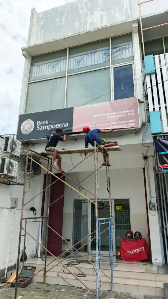 Perbaikan service ganti gambar visual papan nama reklame & neonbox