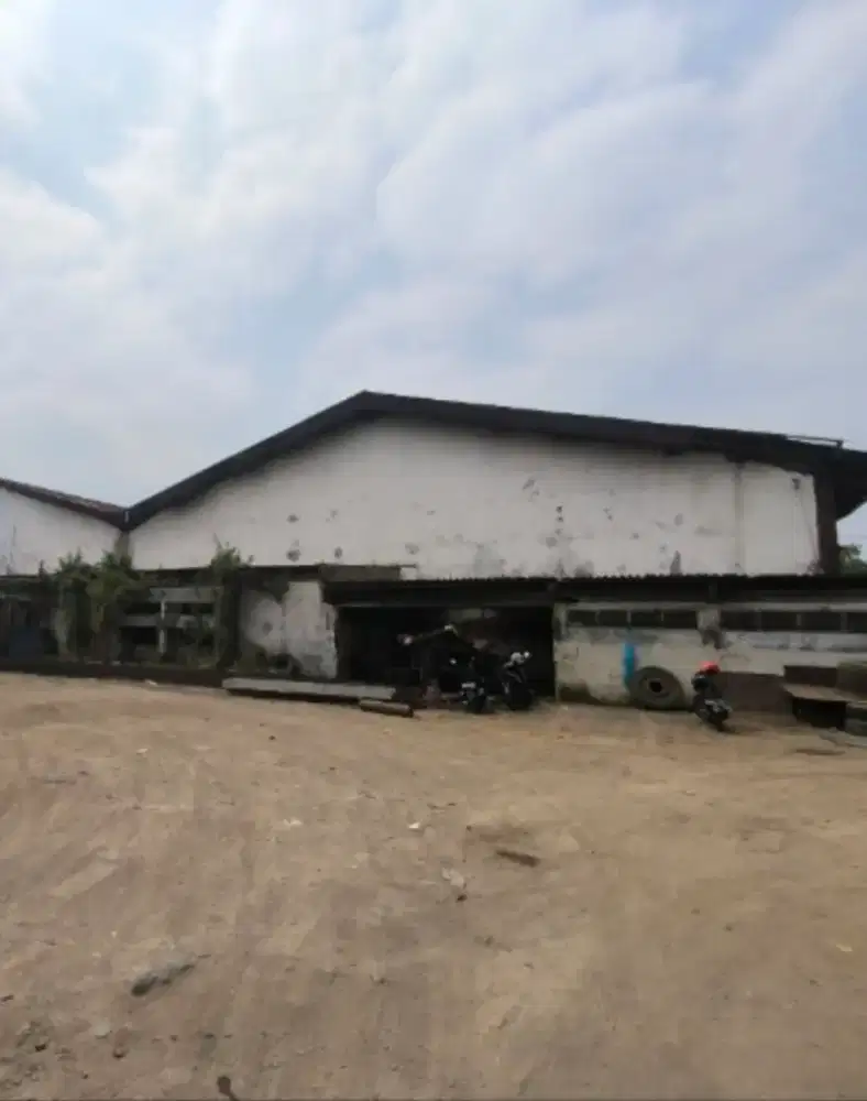 GUDANG MARGOMULYO
lokasi sangat strategis nol jalan raya