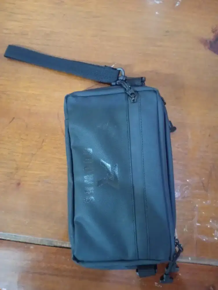 dijua tas pria bekas