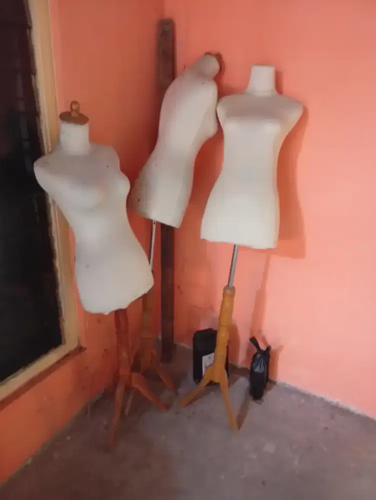 Patung Menekin bekas