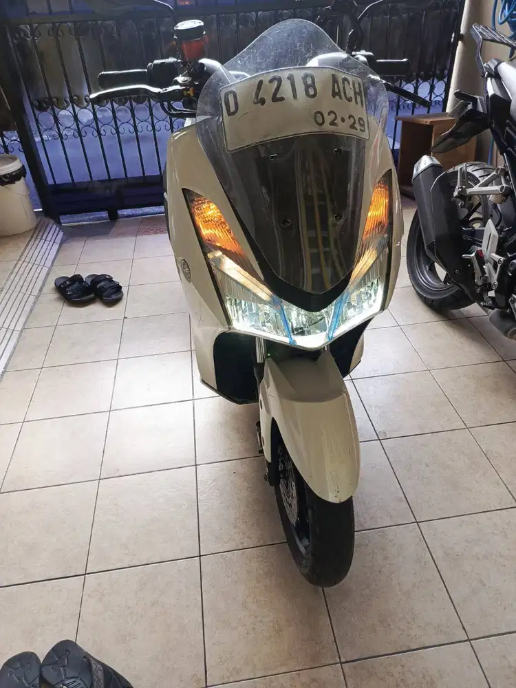 YAMAHA LEXI ISTIMEWA MULUS MESIN ADEM MONGGO TINGGAL GAS NO MINUS AJA