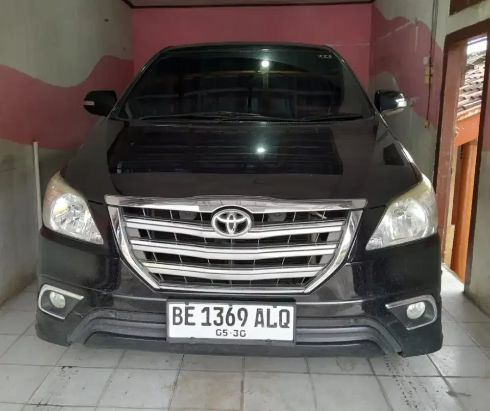 Innova V Luxury 2.0 AT
