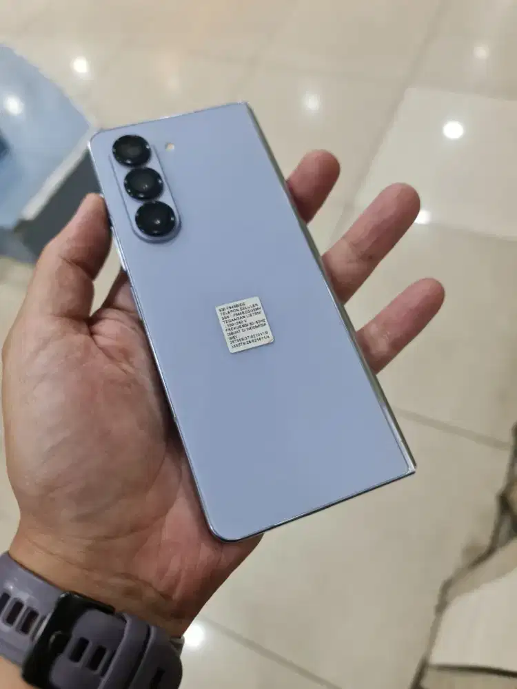 Samsung fold 5 256gb jaringan 5g resmi Indonesia kondisi like New