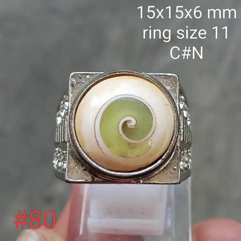 Batu natural fosil kerang, motif Naruto