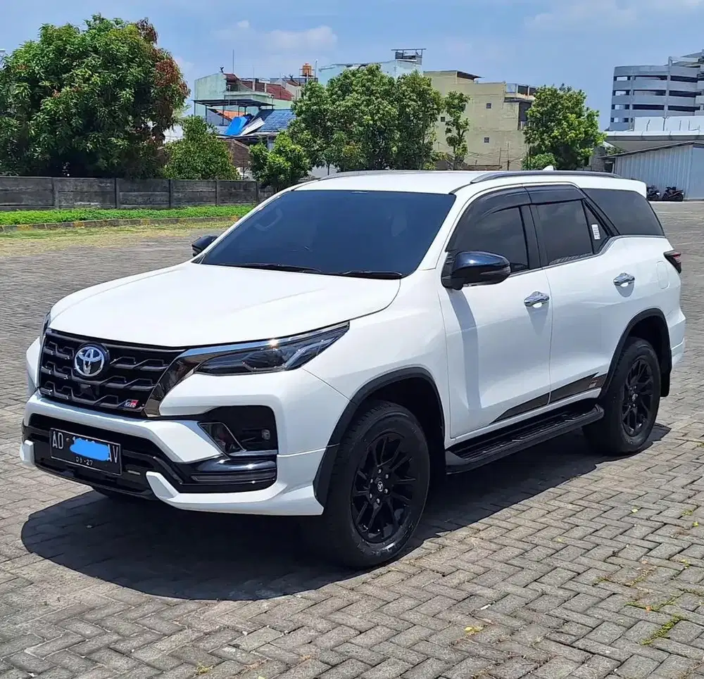 Fortuner Gr 2.8 Putih 2022 AD