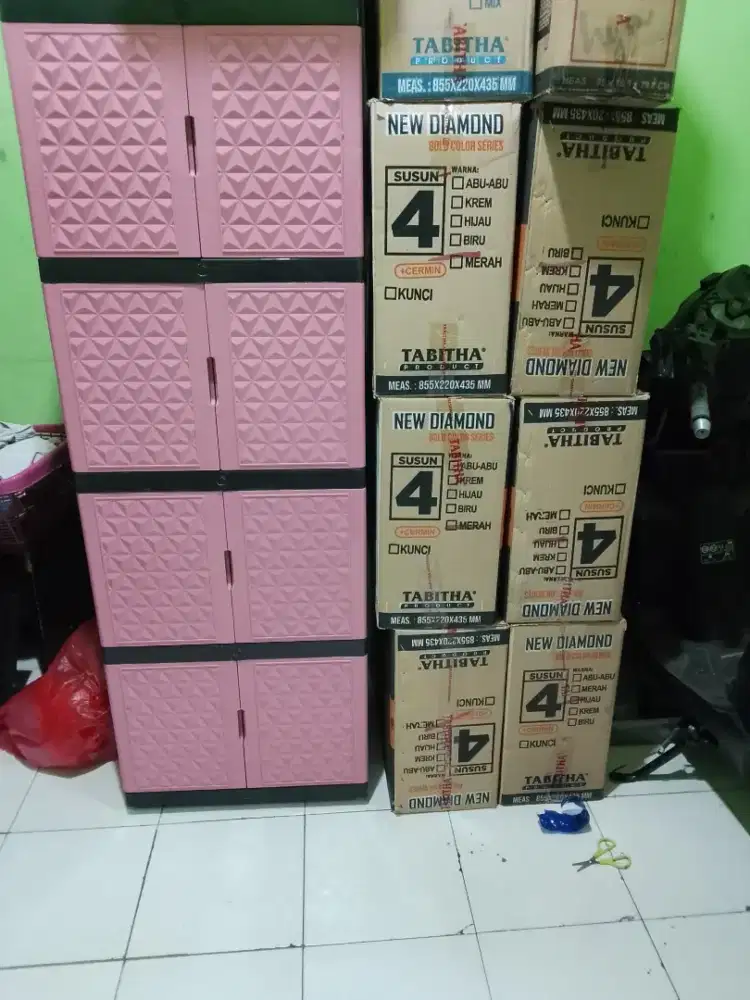 Lemari plastik 4 susun kaca