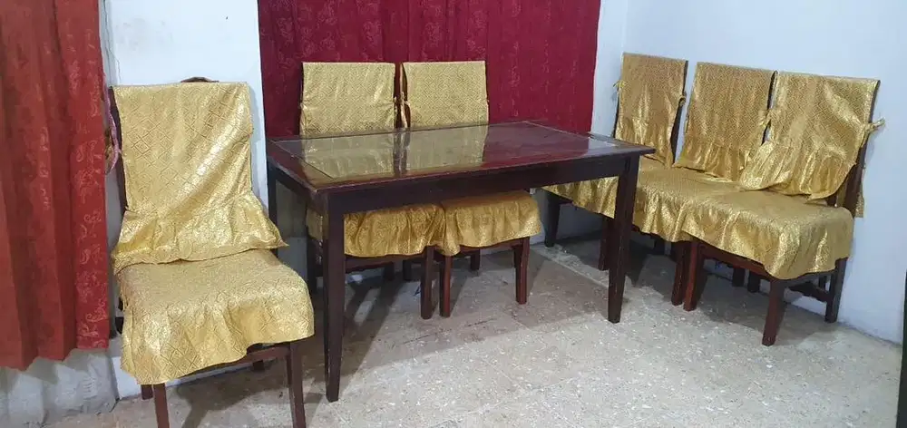 Meja makan 6 kursi