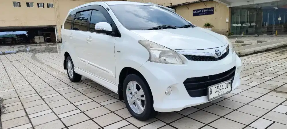 Veloz at 2012 mobil seperti baru low km