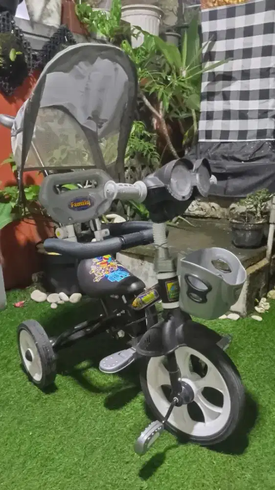 Jual murah sepeda roda 3 family seperti baru