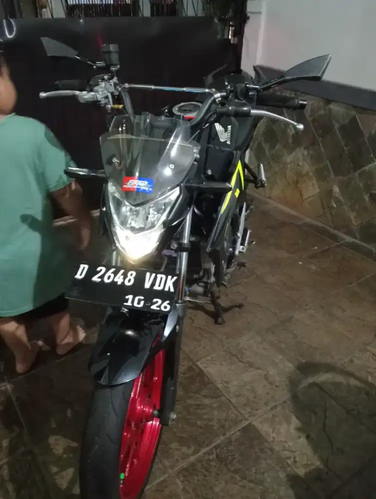 Assalamualaikum  di jual cb 150 r new tahun 2016