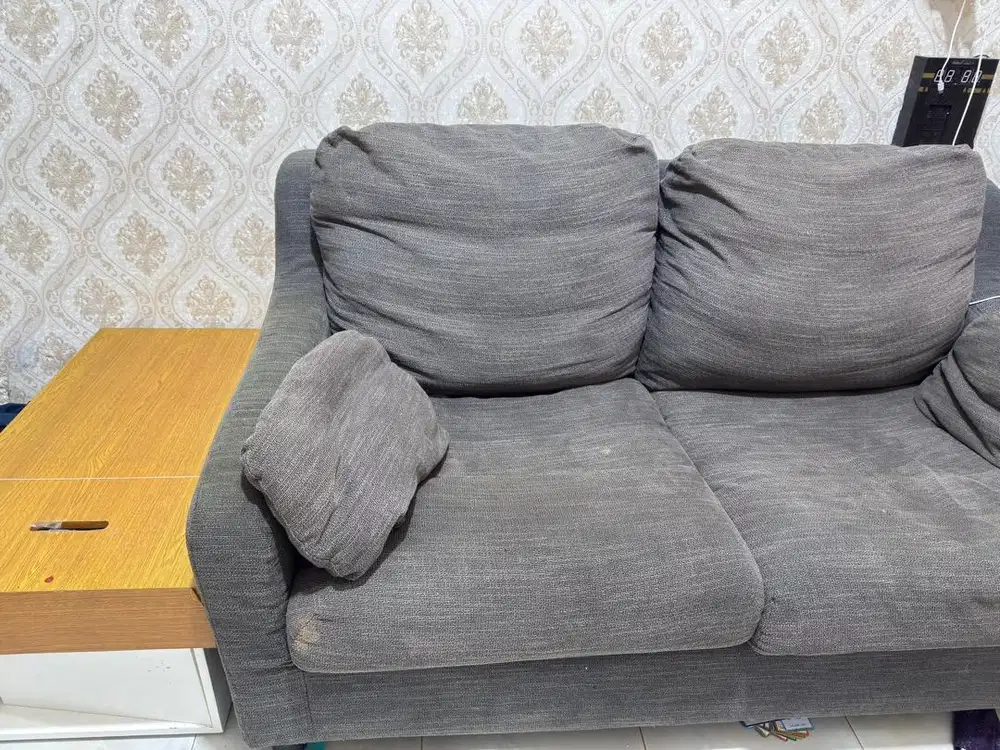 Dijual Sofa 1 Set dengan Meja