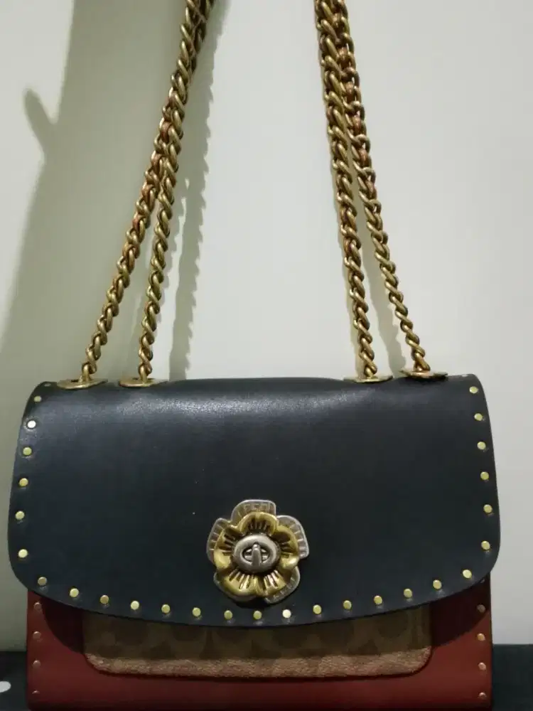 Tas merek COACH