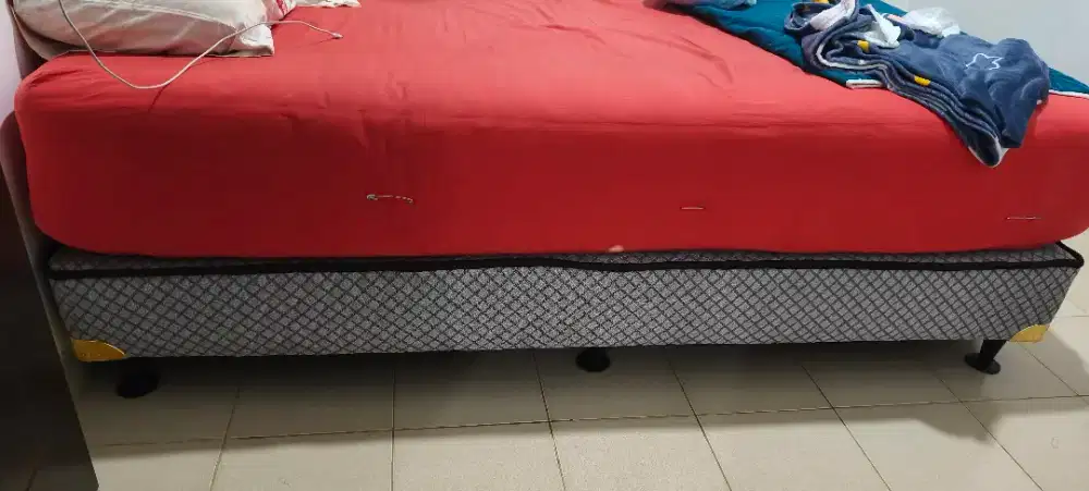 Dijual cepat kasur Airland dan sofa malas single