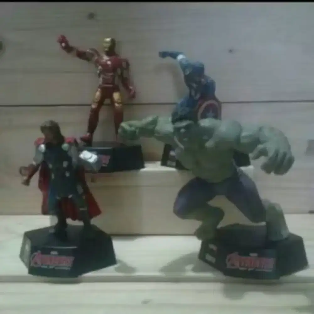 ACTION FIGURE AGE OF ULTRON LOOSE SET 4