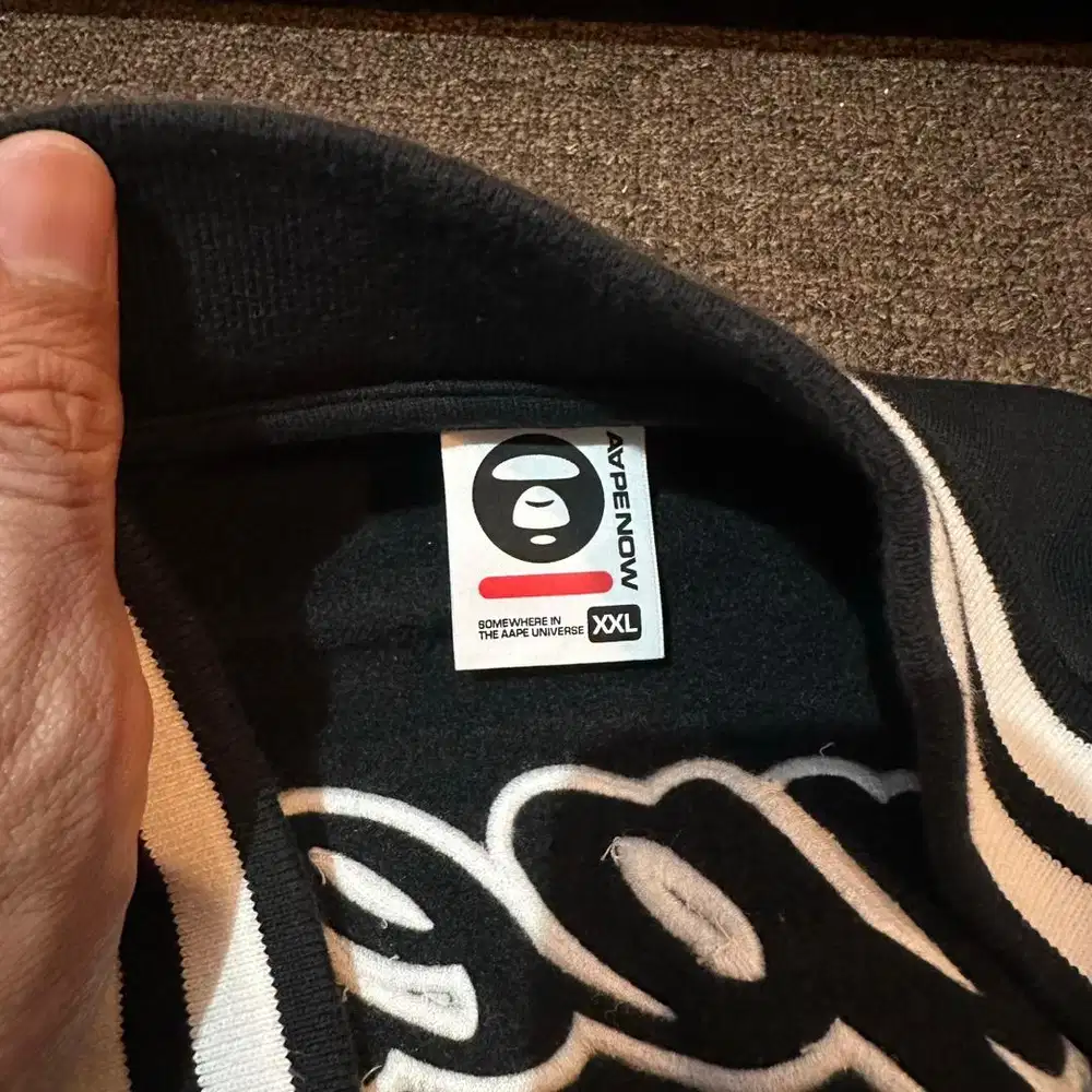 Varsity Bape kondisi like new size XXL