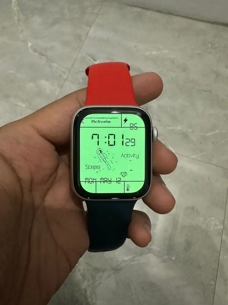 Apple watch SE gen 2 like new
