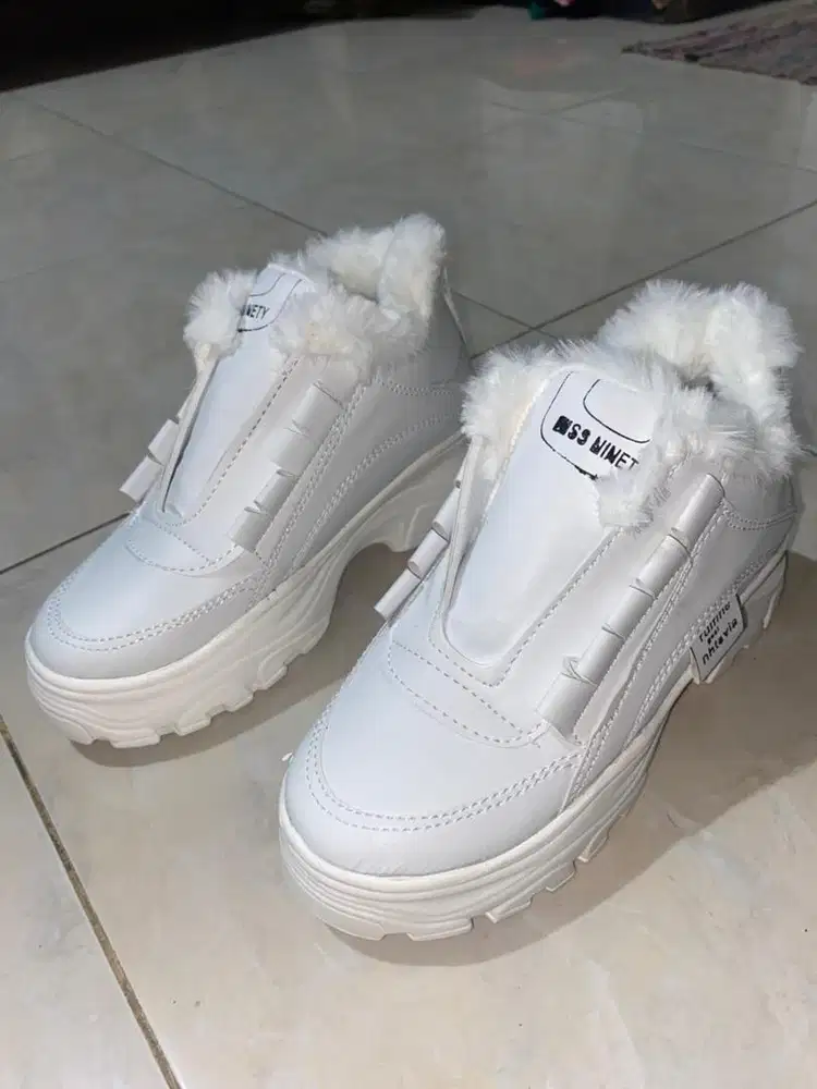 Jual Rugi Nego Sepatu Fashion Winter Korea putih – Baru -Size 38