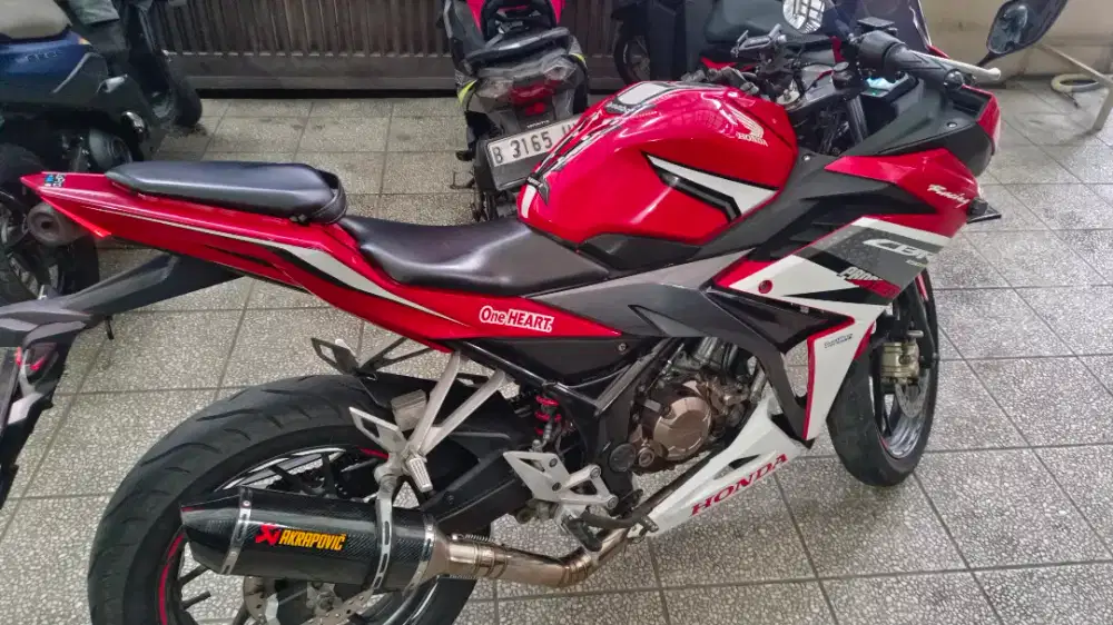 Cbr 150 r  low km