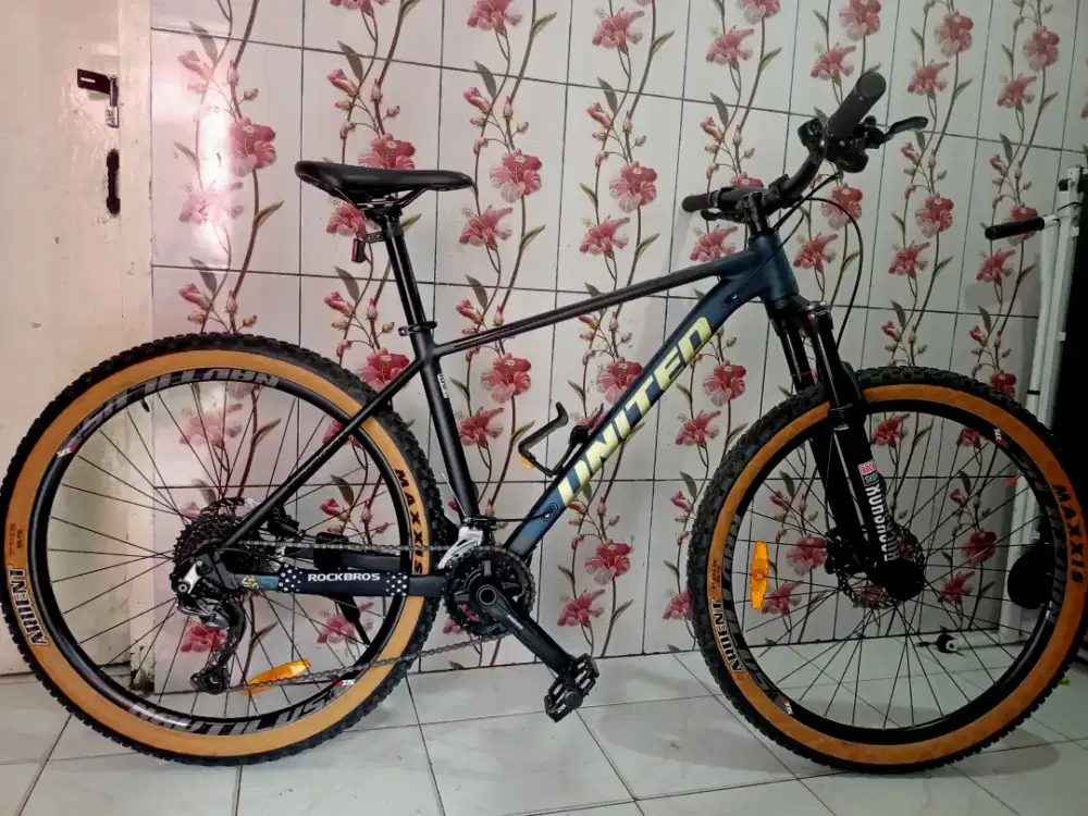 Sepeda MTB UNITED Clovis,Full Alloy,27.5,Upgrade,Mulus,Siap gowes jauh