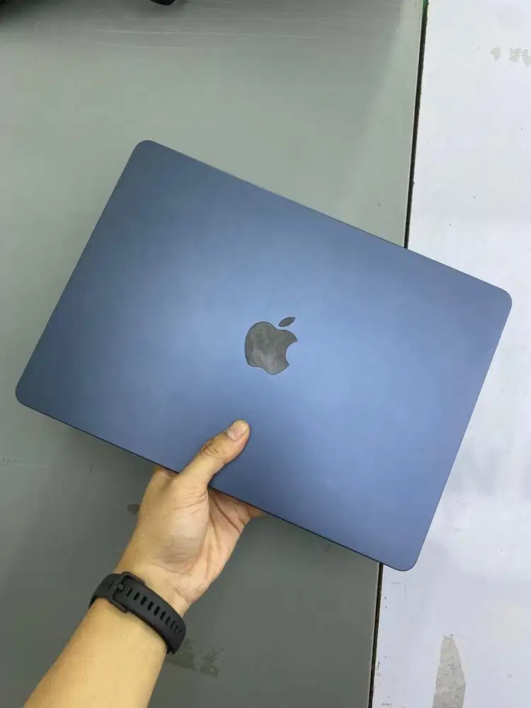 MacBook Air M3 13-inch 8/512 iBox