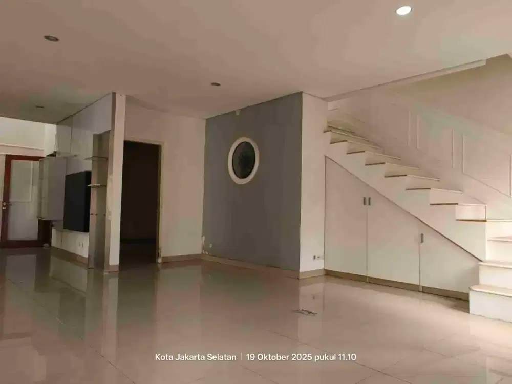Disewakan rumah 2 tingkat lokasi dekat ke tol TB simatupang dan BSD