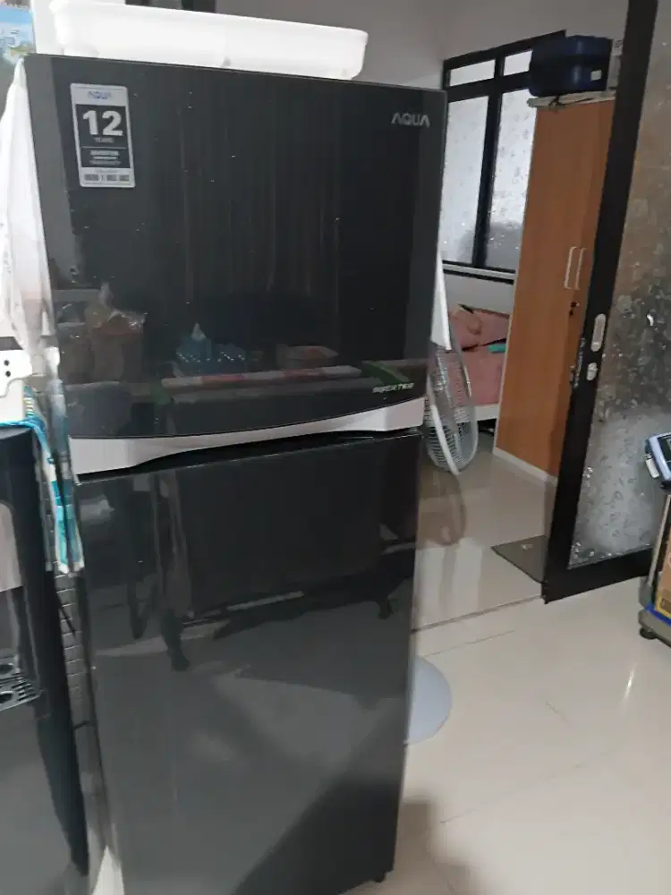 Dijual Kulkas Second Merk Aqua Inverter