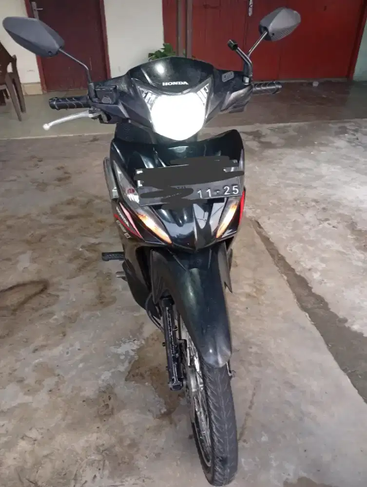 Di jual Honda Revo PGM Fi 2015