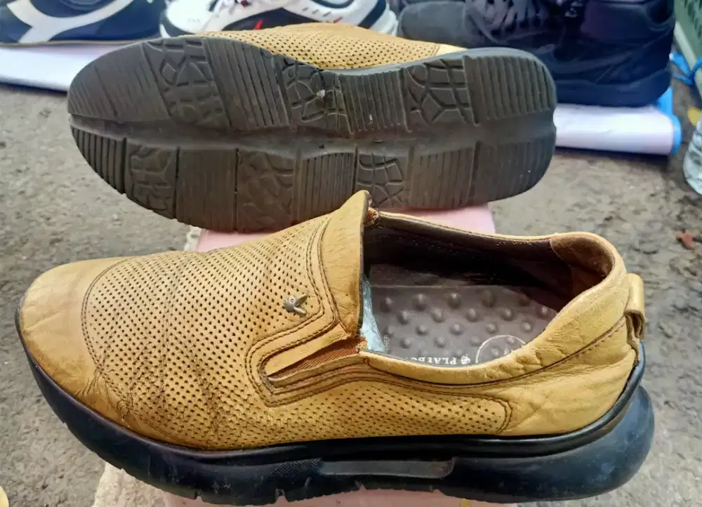 Sepatu casual playboy size 42