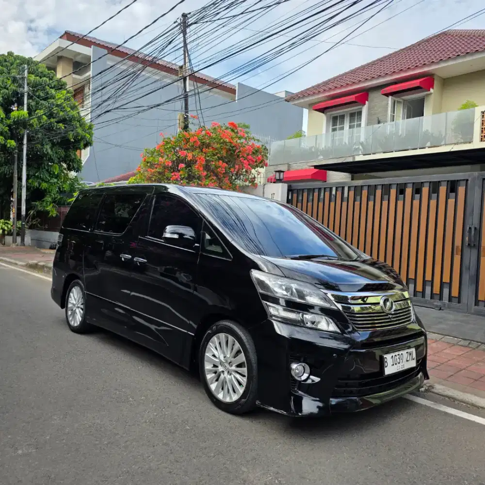 Rapi Sekali. Pilot Seat. 18 Speaker Premium Sound. Toyota Vellfire ZG