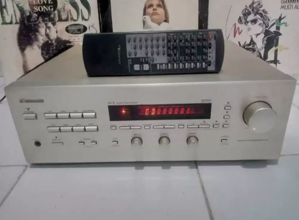 Receiver Nakamichi AV-8