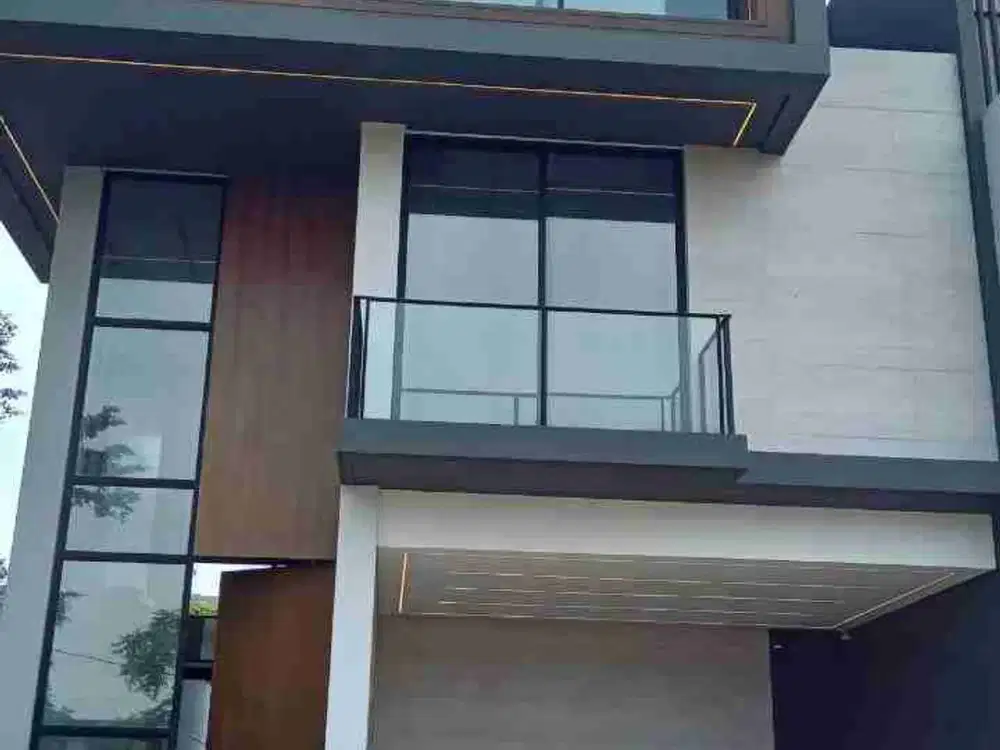 rumah 3 lt dengan private lift