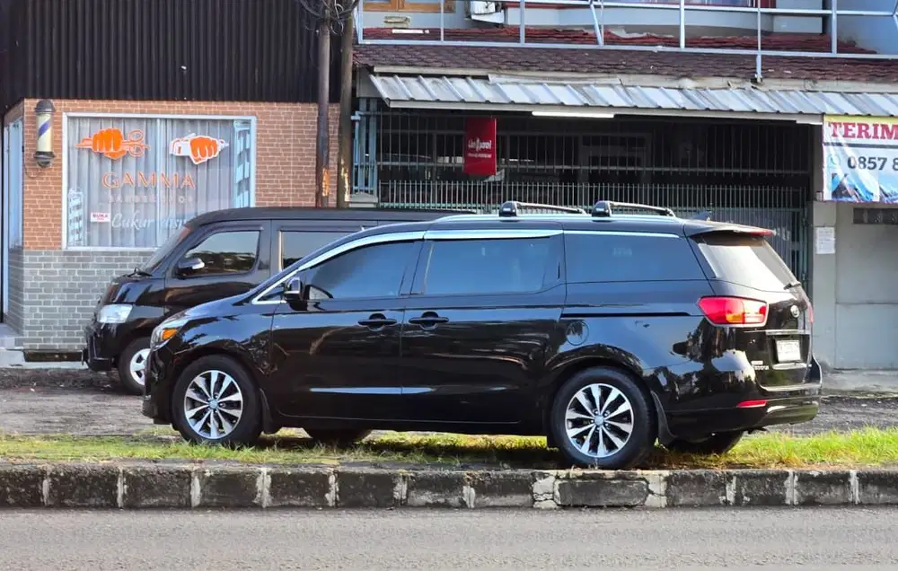 Kia Grand Sedona 2017 Bensin