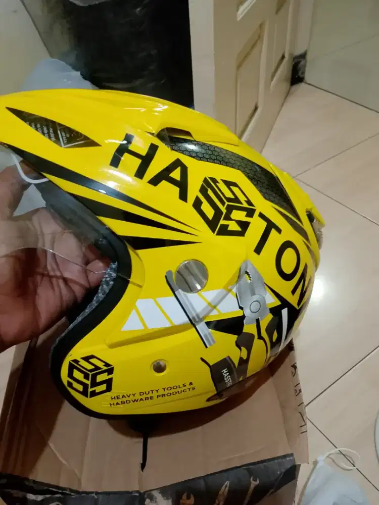 Helm Haston keren