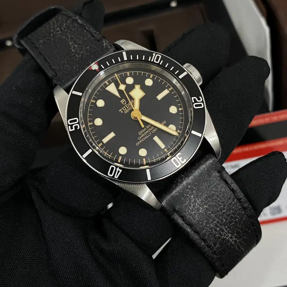 Tudor blackbay black leather strap