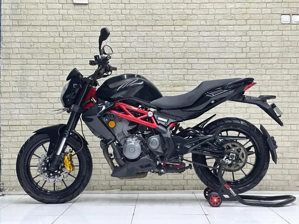 Benelli TNT 249s 2017 Low KM 9rb simpanan - Zaky Mustika