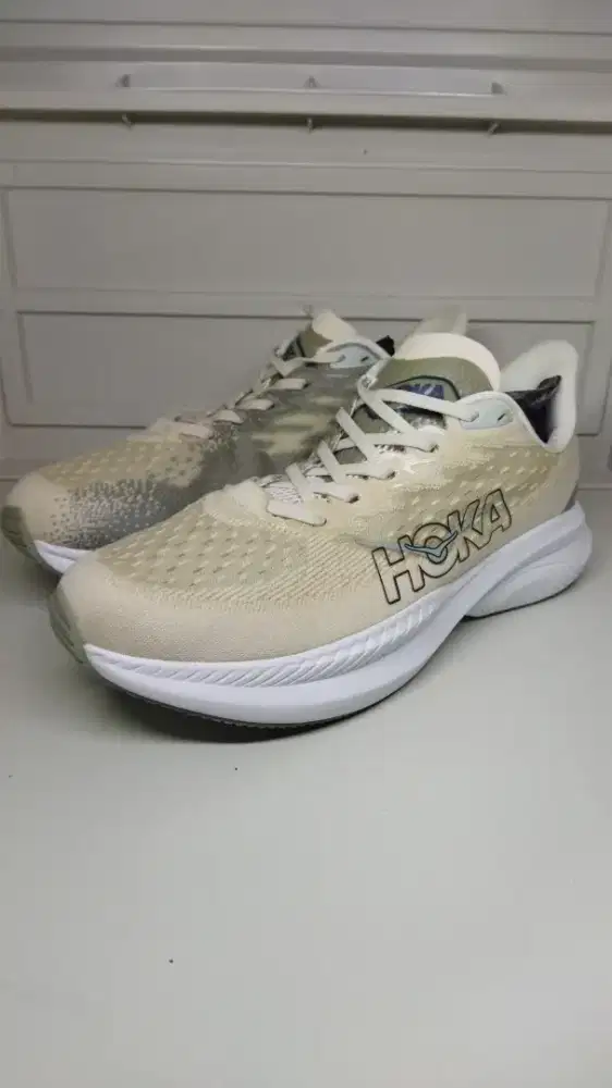 HOKA MACH SIZE 42