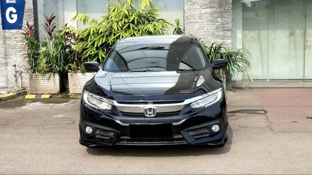 Honda Civic Sedan ES Prestige Bodykit Sedan Turbo 2018 Like New Low Km
