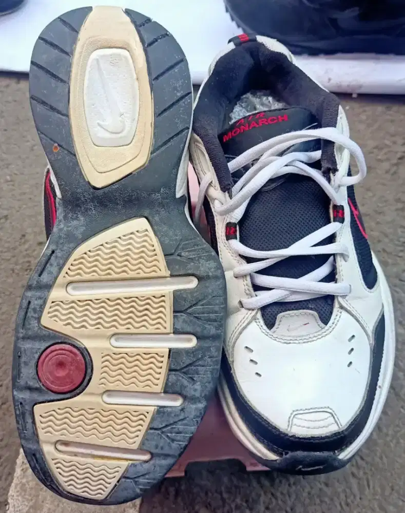 Sepatu pria nike air 'monarch' size 40