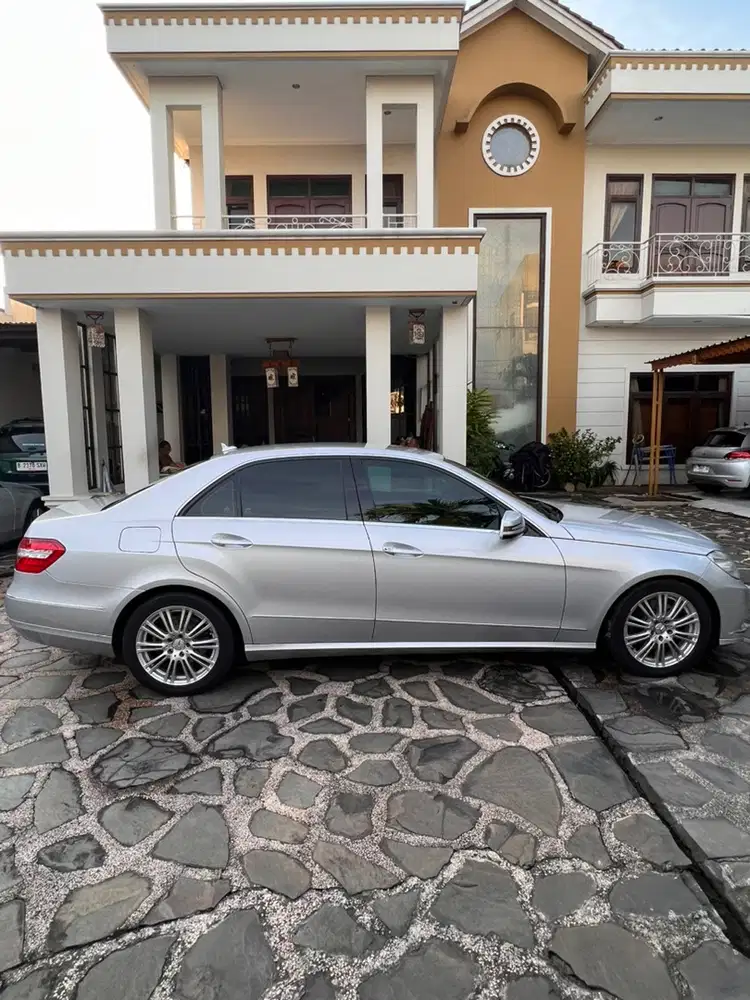 Mercedes-Benz E300 2010 Bensin